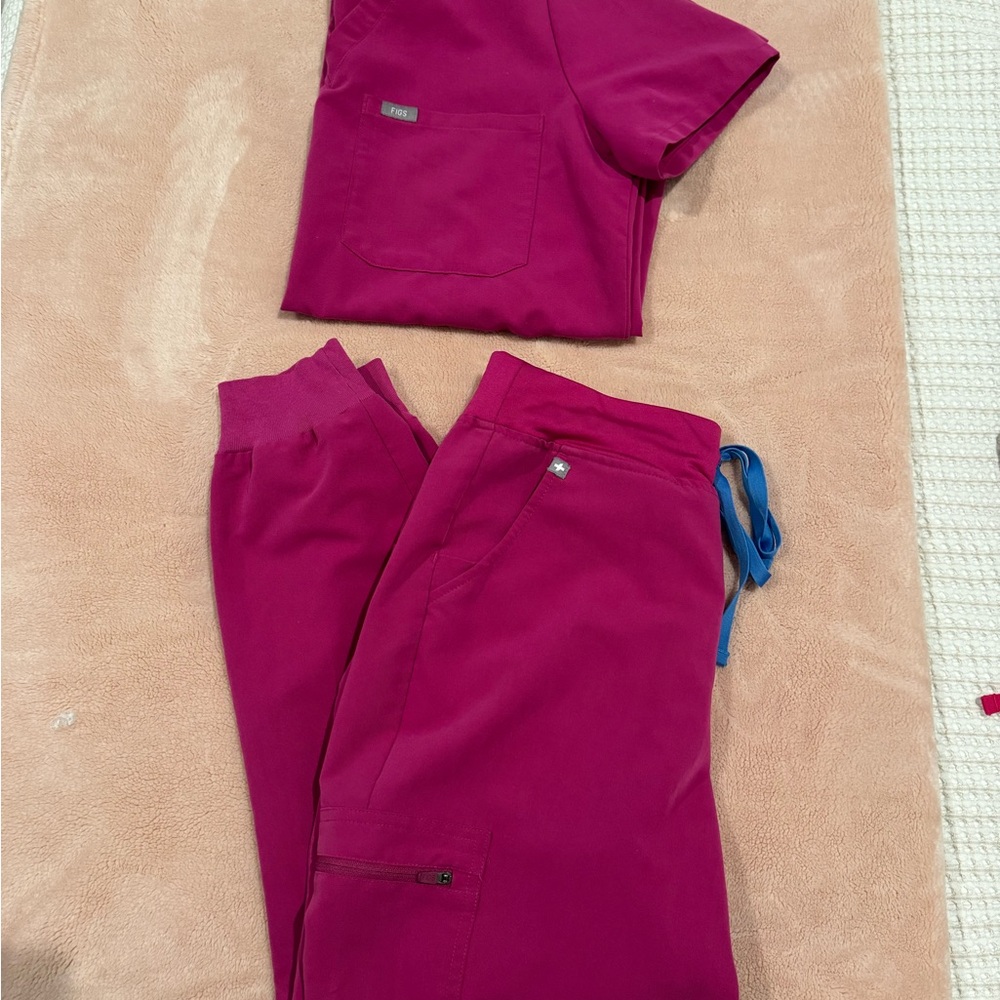 Figs Women's Pink Scrub Set